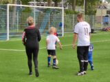 Laatste training S.K.N.W.K. JO7-1 van seizoen 2022-2023 (partijtje tegen de ouders) (70/130)